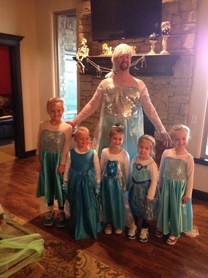 21 Hilarious Parents - This dad is the coolest dad ever for his girls at Halloween.