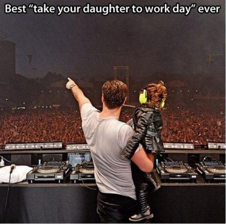 21 Hilarious Parents - Dad makes his daughter feel like she is on top of the world.