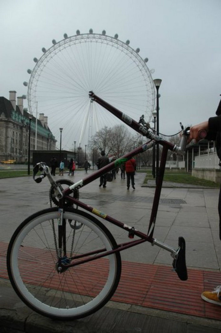 13 Perfectly Timed Photos - That is one amazing front wheel.