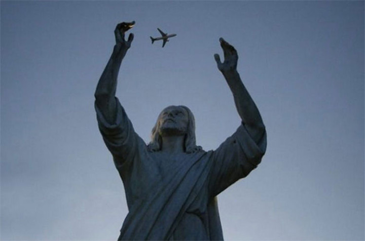 13 Perfectly Timed Photos - In the glory of Jesus.