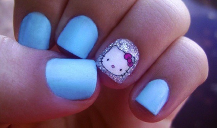 14 Hello Kitty Nails - Stylish blue Hello Kitty nails.