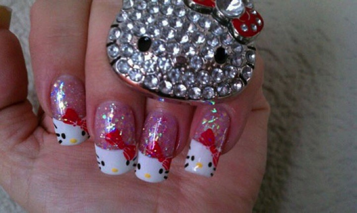 14 Hello Kitty Nails - Hello Kitty nails with some bling.