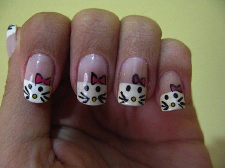 14 Hello Kitty Nails - Adorable Hello Kitty nails.