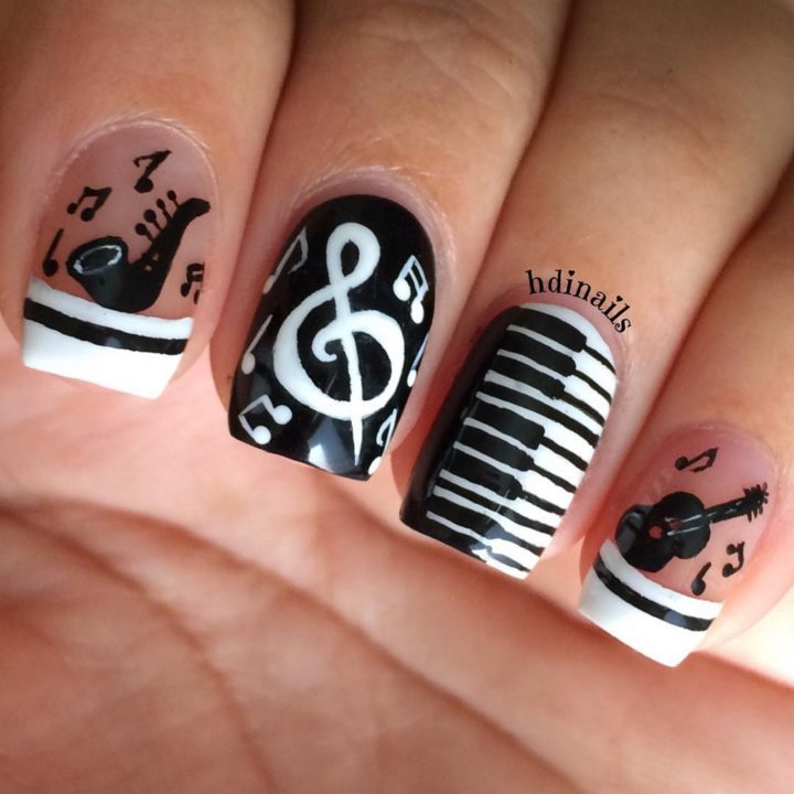 18 Music Nails - Musical manicure is hitting all the right notes.