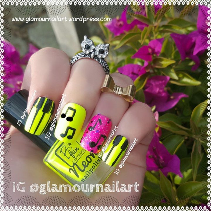 18 Music Nails - Neon music nails.