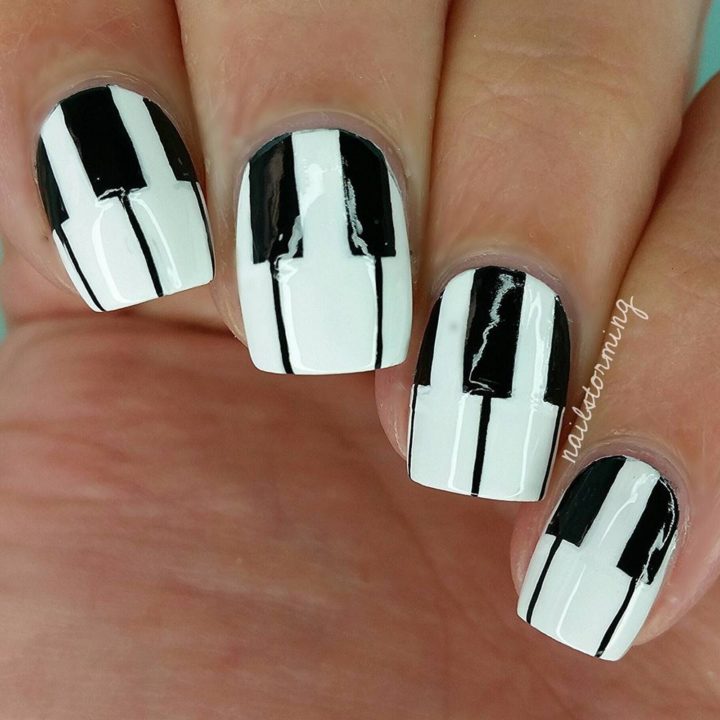 18 Music Nails - Ready for the rock show!