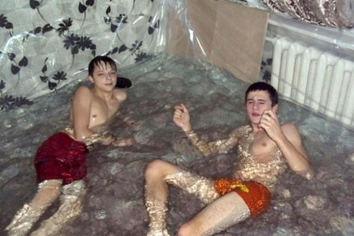 25 Funny DIY Pools - Teenagers wanted a pool inside their home.