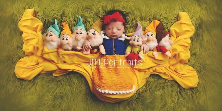37 Newborns Wearing Geek Baby Clothes - Baby Snow White and the seven dwarfs.