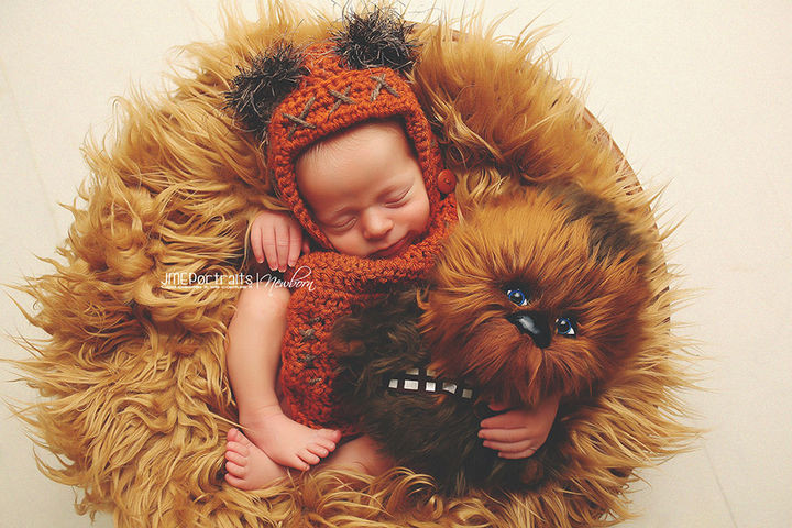 37 Newborns Wearing Geek Baby Clothes - Adorable baby Ewok hugging Chewbacca from Star Wars.