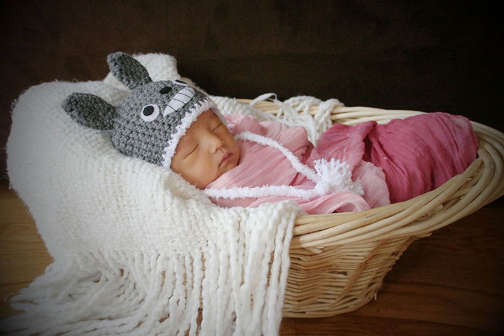 37 Newborns Wearing Geek Baby Clothes - Little Baby Totoro.