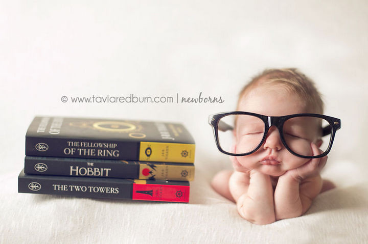 37 Newborns Wearing Geek Baby Clothes - Baby "Lord of the Rings" Bookworm.