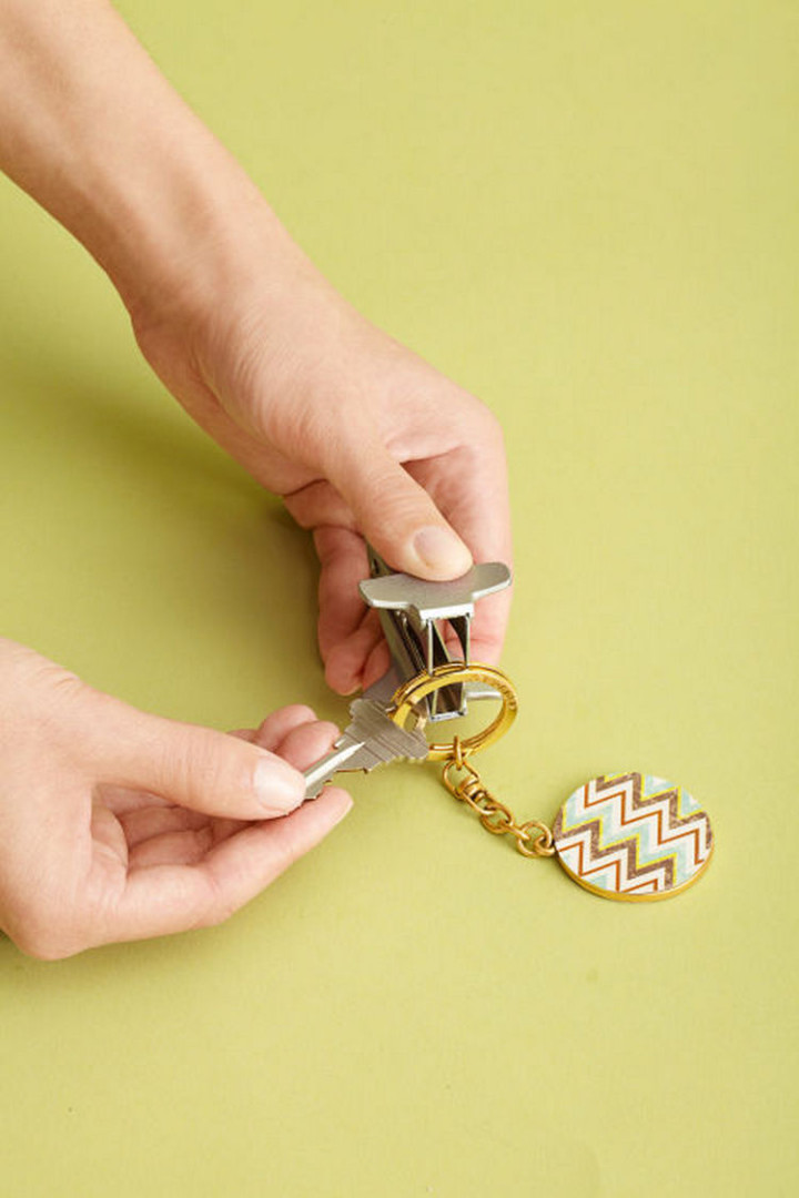 47 Amazing Life Hacks - Staple Remover - Easily add keys to your key ring using a staple remover. No more chipped nails!