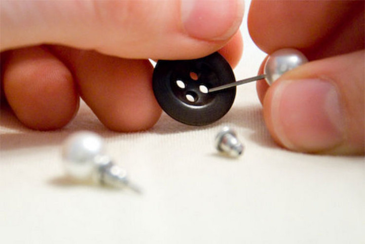 47 Amazing Life Hacks - Button - Never lose a matching earring again by storing them together using a normal button.