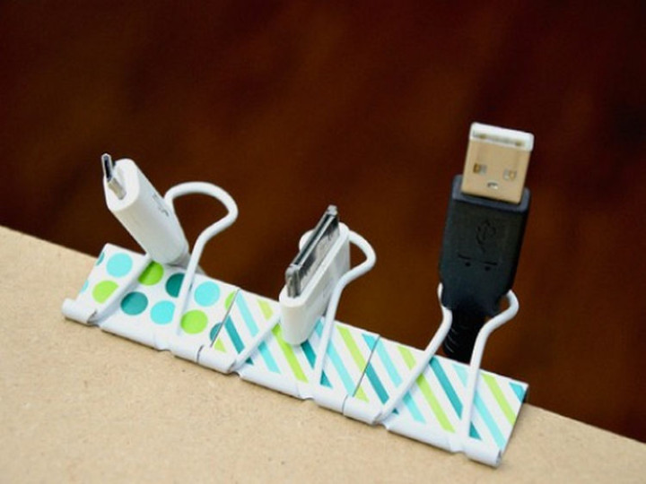 47 Amazing Life Hacks - Binder Clips - Prevent charging cables from always falling on the ground by securing them with a binder clip. Brilliant!