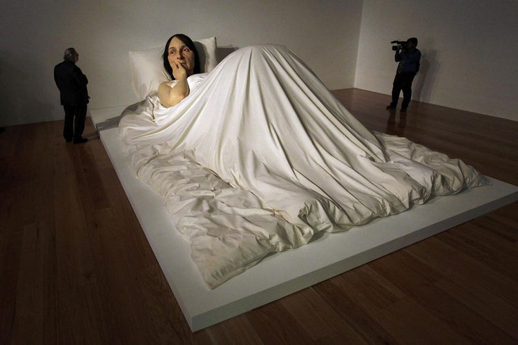 Artist Ron Mueck Creates Hyper Realistic Sculptures of People 20