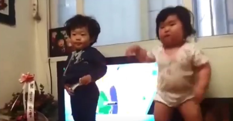 When This Little Toddler Busted out Some Dance Moves, Her Entire Family Couldn’t Stop Laughing