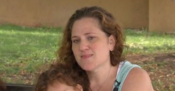 Police Officer Pays for Shoplifted Groceries of Homeless Mom.