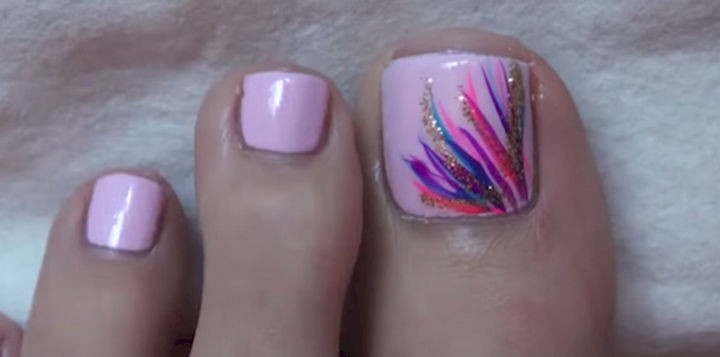 13 Pedicure Designs - Less is more with this beautiful design.
