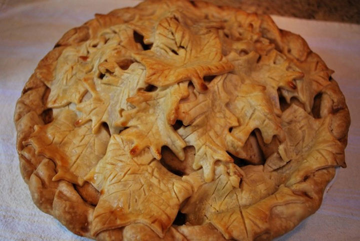 Bella's Banquet's leaf-shaped pie crust.