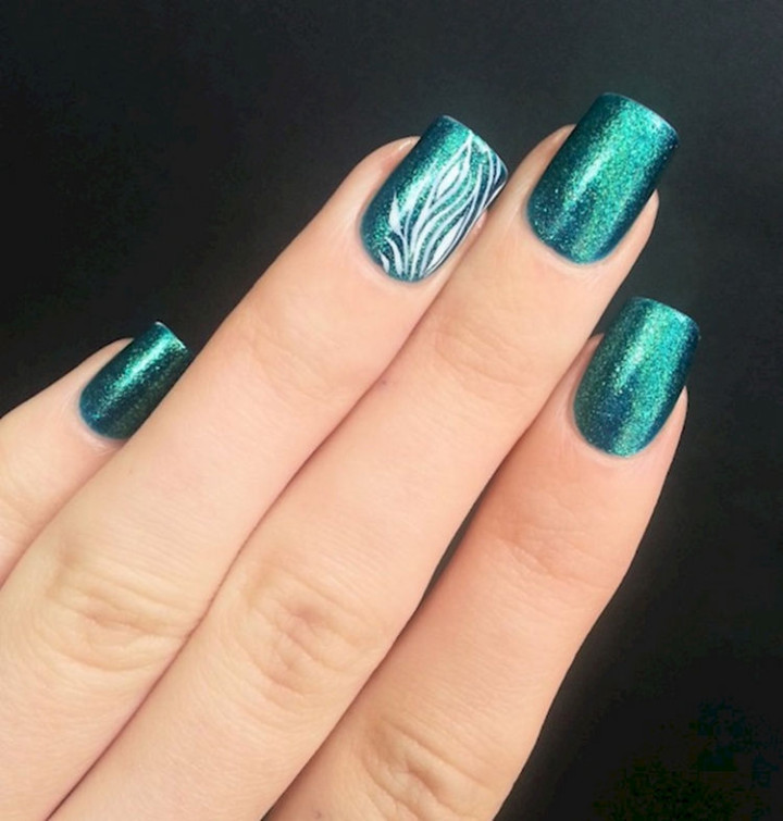 18 Green Manicures - A gorgeous shade of green.