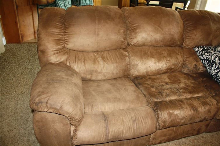 35 House Cleaning Tips - How to clean your microfibre couch.