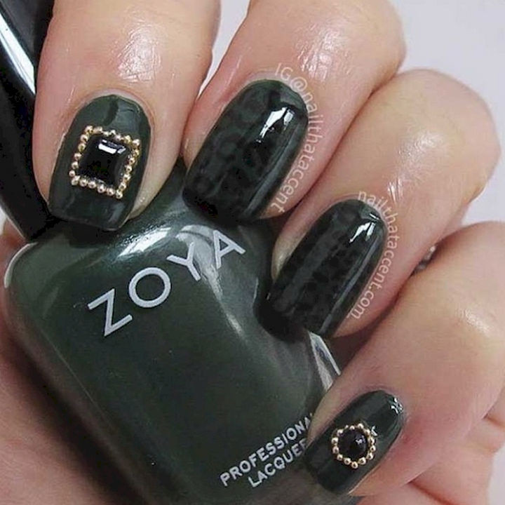 18 Beautiful Green Nails for Fall - Subtle animal print with bold accents.
