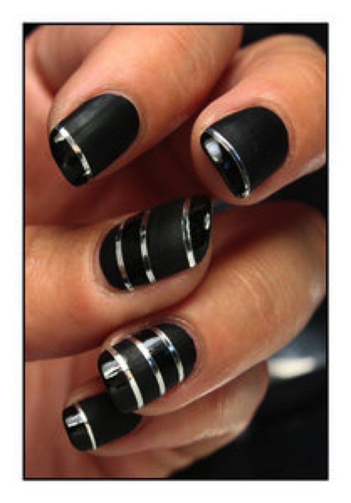 20 Metallic Nails - Black nails never looked better.