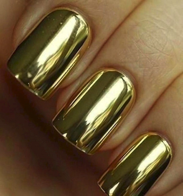 20 Metallic Nails - Elegant gold metallic nails.
