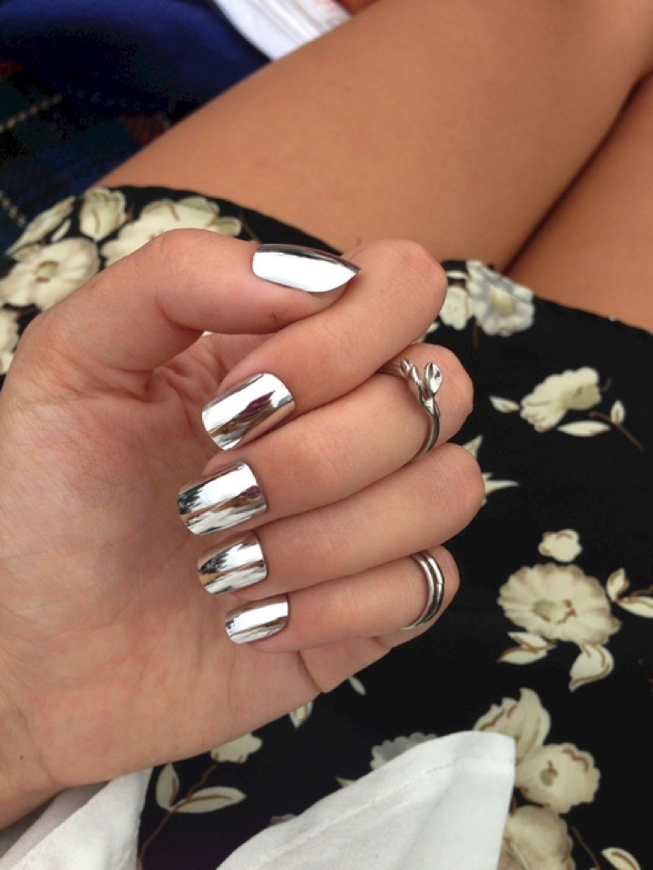 20 Metallic Nails - Mirrored nail wraps for ultimate shiny nails.