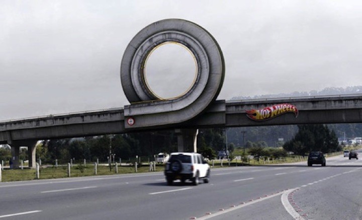 21 Creative Billboard Ads - A Hot Wheels ad for the kid in all of us.