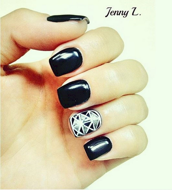 22 Black Nails That Look Edgy and Chic - A super cute look.