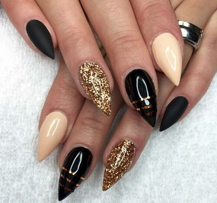 22 Black Nails That Look Edgy and Chic - A classic look with a beautiful accent on each nail.