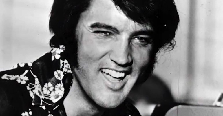 A Man in the Audience Made Elvis Laugh so Much He Wasn’t Able to Finish His Song, Hilarious!