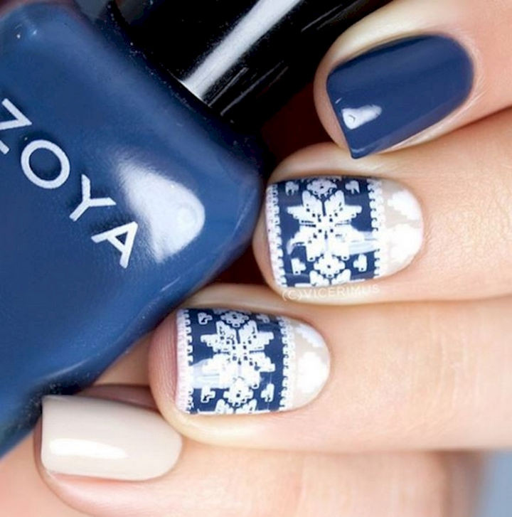 15 Ugly Christmas Sweater Nails - Cool snowflake nail art designs.