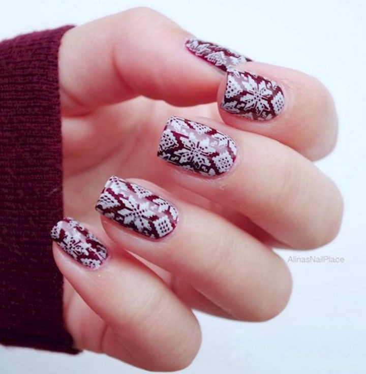 15 Ugly Christmas Sweater Nails - A Christmas pattern that looks stunning and festive.