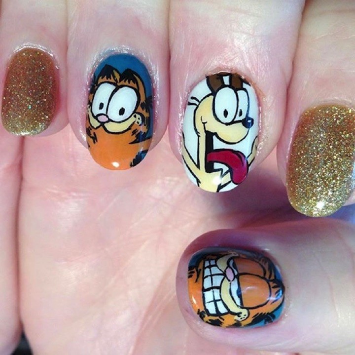 18 Saturday Morning Cartoon Nails - Garfield and Odie.