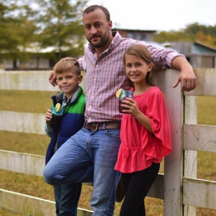 Single Dad Asks His Daughter Out To A Father Daughter Dance