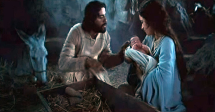 Josh Groban Sings O Holy Night to Scenes from the Nativity Story.