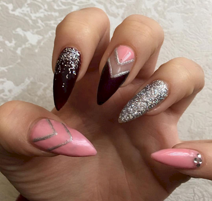 17 Rose Pink Nails - Bold black nails with the softness of pink.