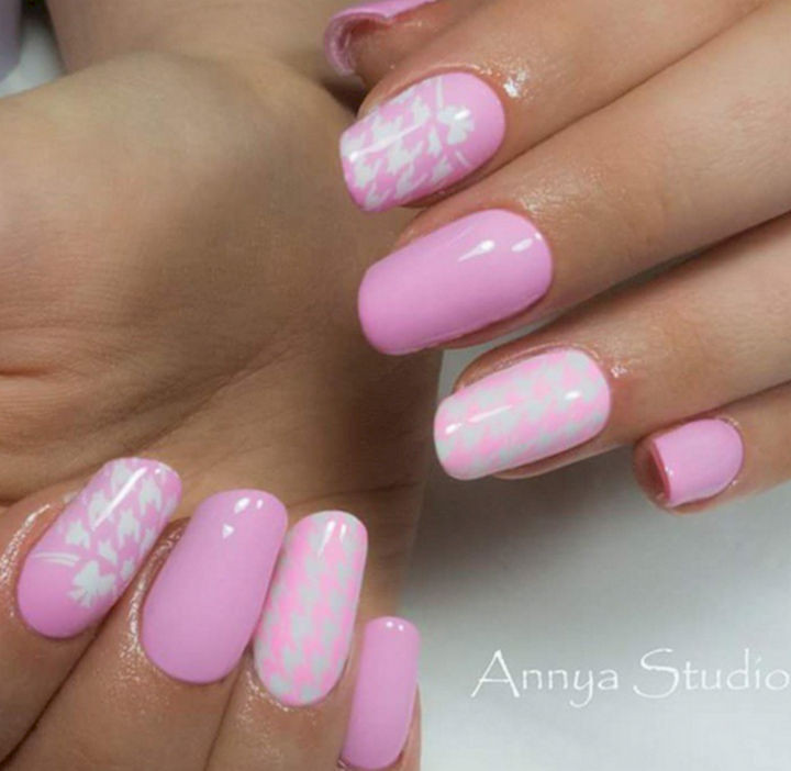 17 Rose Pink Nails - Beautiful shades of pink with stenciled patterns.