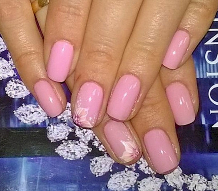 17 Rose Pink Nails - Rose pink nails with pretty floral accents.