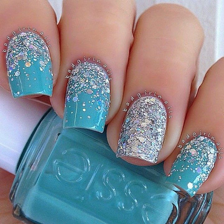 39 Winter Nails - Snowy glitter nails.