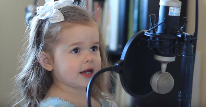 3-Year-Old Claire Ryann Sings Part of Your World from LIttle Mermaid.
