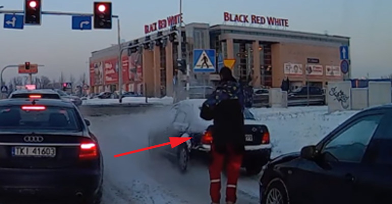 A Stranger Walks up to a Car Stopped at a Red Light and Does the Most Amazing Thing