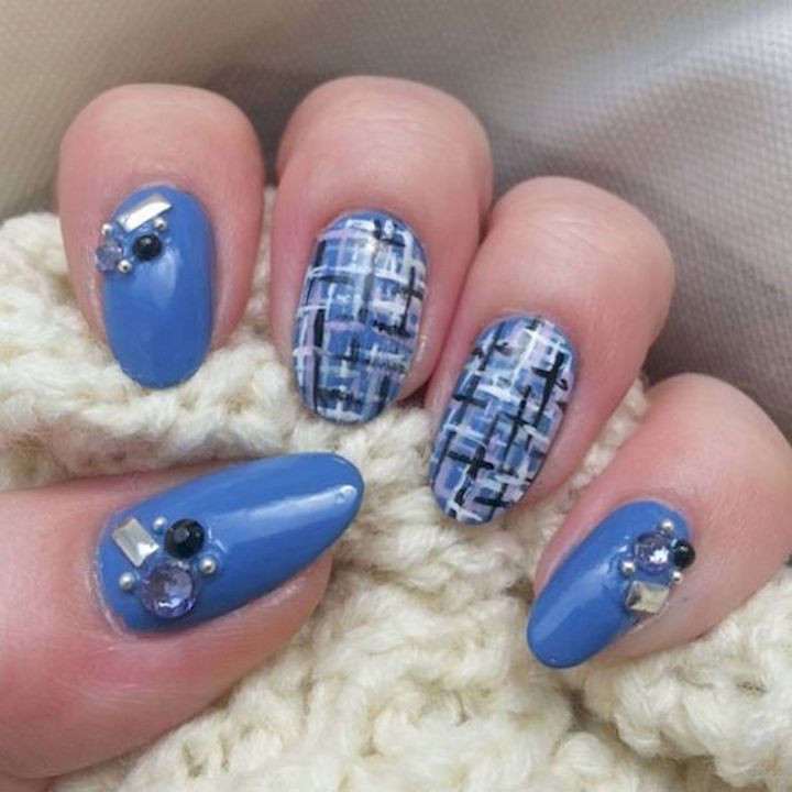18 3D Nails - A gorgeous tweed design with matching studs.