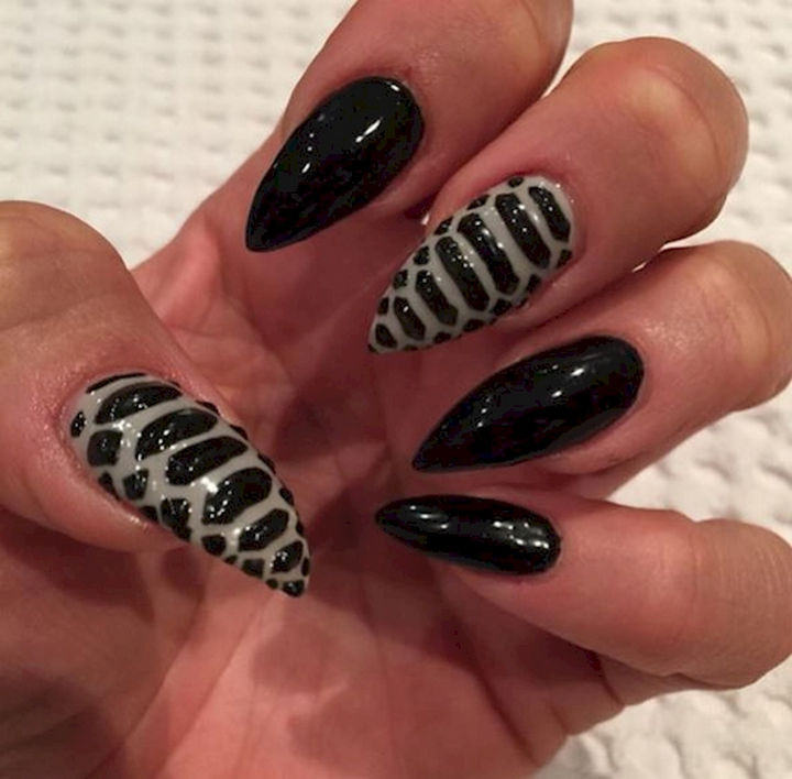18 3D Nails - Silky black textured nails.
