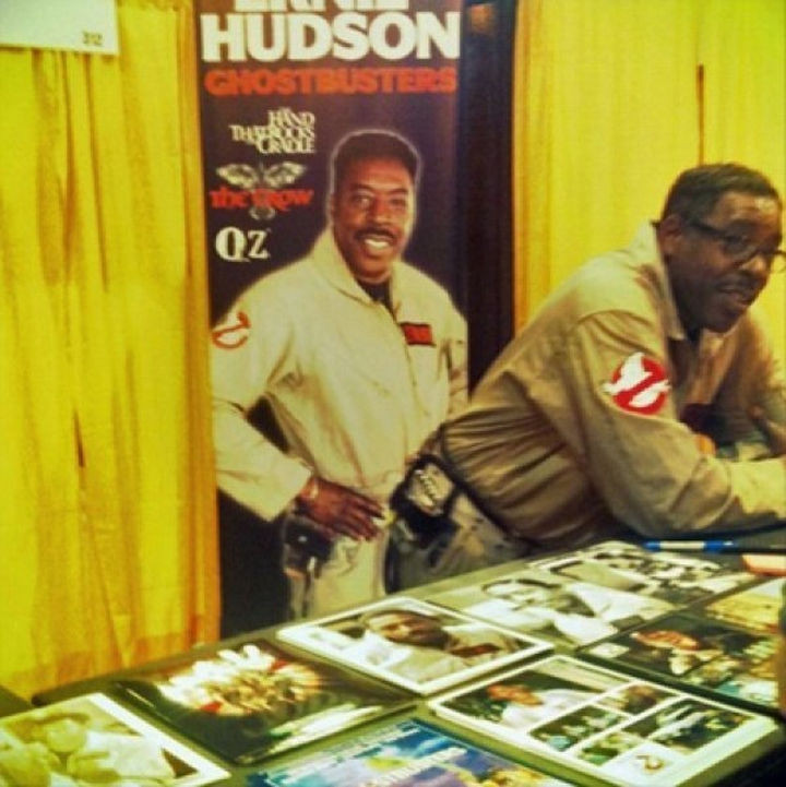 28 Perfectly Timed Photos of People Having a Bad Day - Actor Ernie Hudson probably wishes he was standing in another spot.
