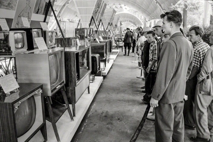 35 Rare Historical Photos - 1959: Russian attendees look at television sets and radios at the USSR Exhibition in Sokolniki Park, Moscow. The American National Exhibition was held next door to improve the political relations with Russia.