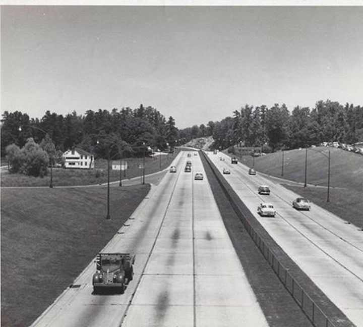 35 Rare Historical Photos - 1955: A view of I-75 in downtown Atlanta.