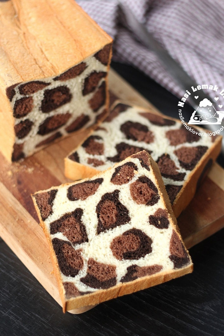 Recipe blogger Nasi Lemak Lover created a loaf of bread with unique leopard prints.
